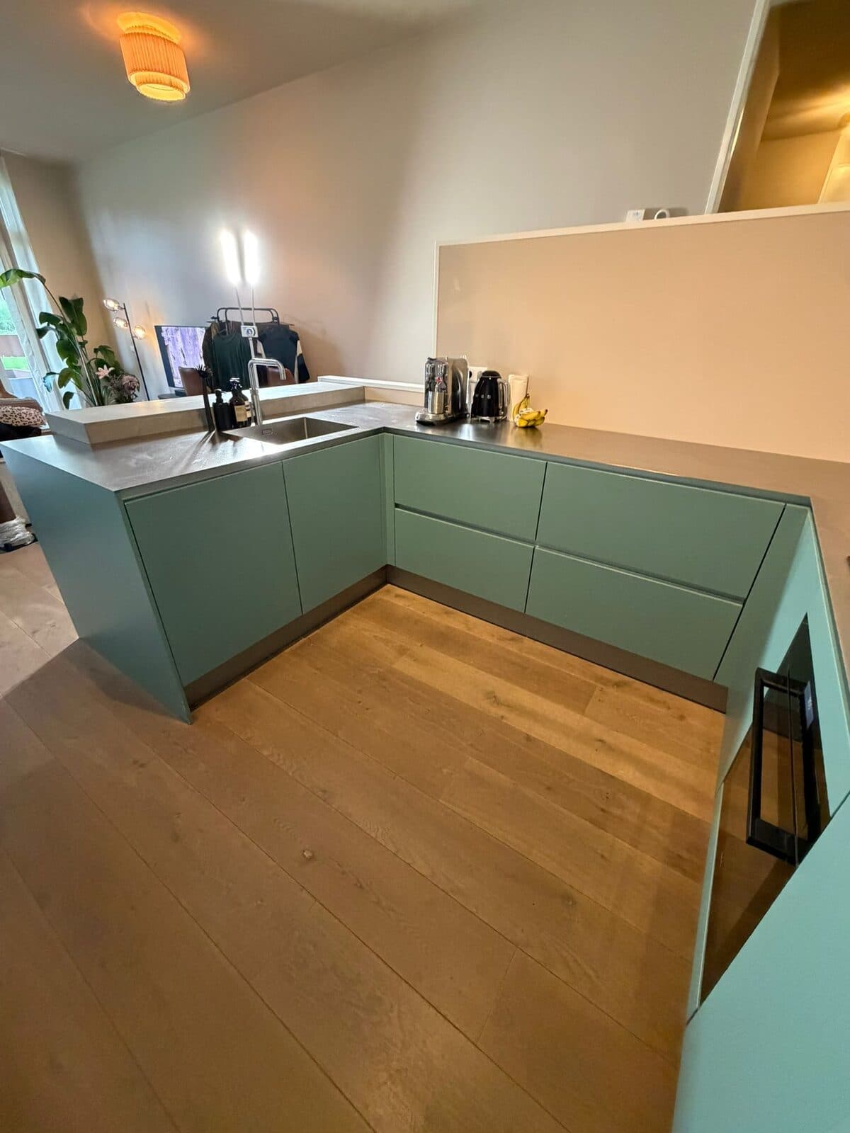 Matt Turquoise Look keuken met houtlook fronten